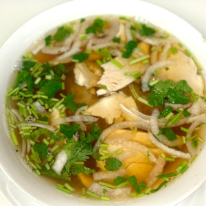 8P. White Meat Chicken Noodle Soup / Pho Gi
