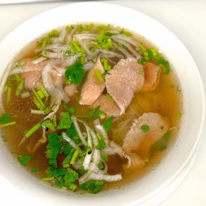 1P. Noodle Soup with Eye Round Steak / Pho T&aacute;i