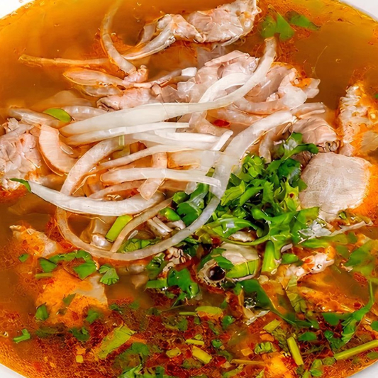 7P. Noodle Soup with Eye Round Steak, Beef Brisket, and Spicy Sate Sauce / Pho Sate