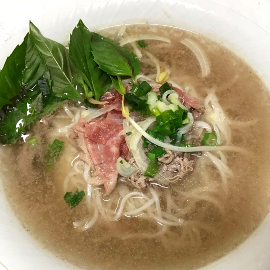 32. Rare Beef and Chicken Pho / Phở B&ograve; G&agrave;