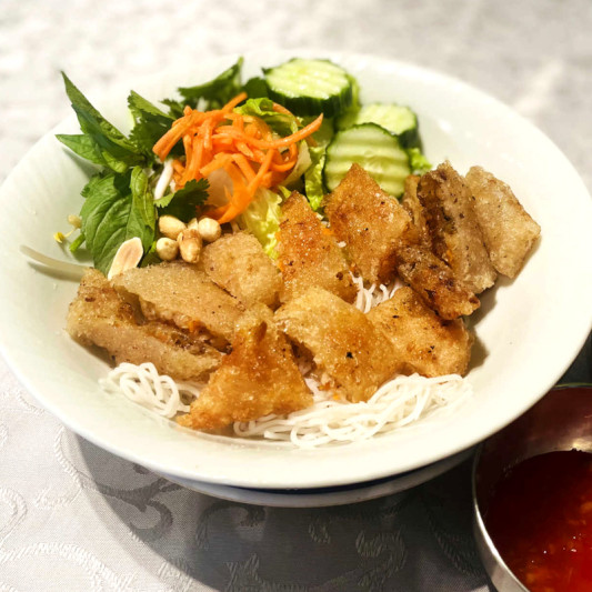 50. Stir-Fried Noodles with Chicken and Veggies / M&igrave; X&agrave;o G&agrave; Hoặc B&ograve;