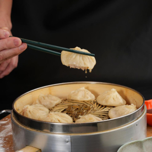 Steamed Buns with Soup Filling (8 pcs) 灌汤包 