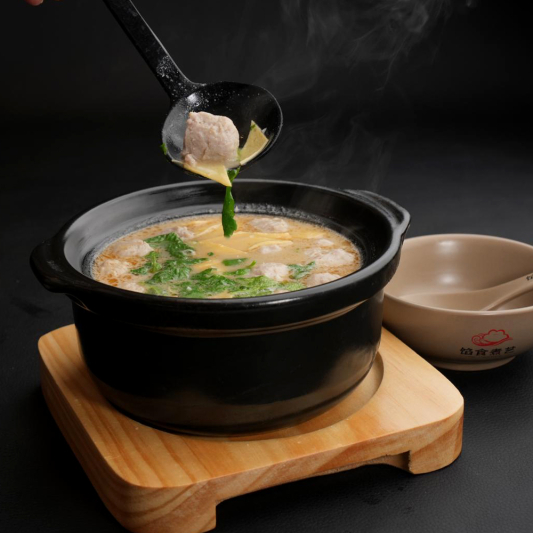 Pork Meatball Soup in Casserole 砂锅手工猪肉丸子汤