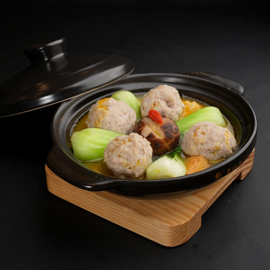 Lion's Head in Casserole 砂锅狮子头