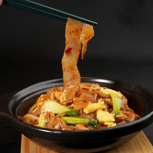 Stir-Fried Cold Noodles with Egg 鸡蛋炒凉皮