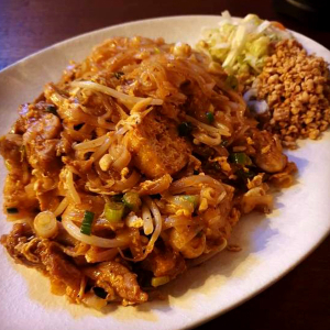 Chicken Pad Thai (Peanuts!)