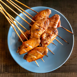 A08. Seasoned Chicken Wings (4 pcs) 鸡翅中