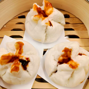 6. Steamed BBQ Pork Buns (3 pcs) 蒸燒烤豬肉包