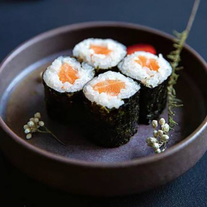 Salmon Roll (6 pcs)