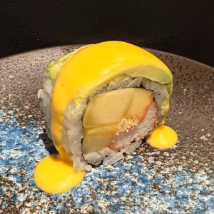 Mango Tree Roll (8 pcs)