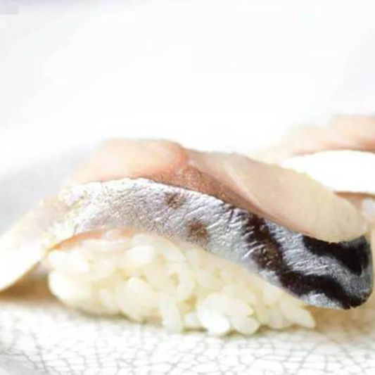 Mackerel Nigiri (2 pcs)