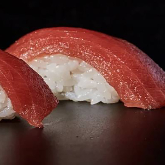 Tuna Nigiri (2 pcs)