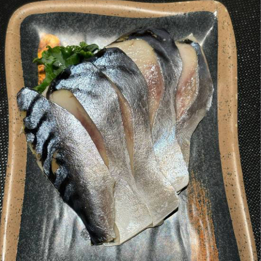 Mackerel Sashimi (6 pcs)