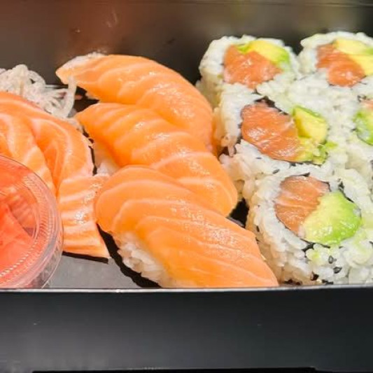Salmon Lover Combo (Medium)