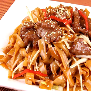 Fried Rice Noodle with Beef 干炒牛河