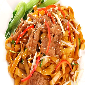 Fried Rice Noodle with Beef & Vegetables 时菜牛河