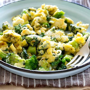 Scramble Egg White with Broccoli 赛螃蟹