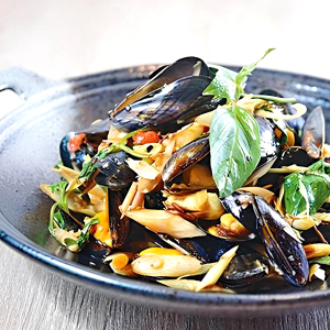 Stir Fried Vegetable with Seafood 时菜炒三鲜