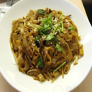 Fried Rice Noodle with Chicken 干炒鸡河