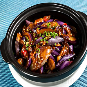 Stewed Dry Bean Curb with Eggplant in Hot Pot 红烧鲜竹茄子煲