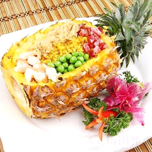 Fried Rice with Minced Beef & Pineapple in Satay Sauce 沙爹菠萝牛松炒饭