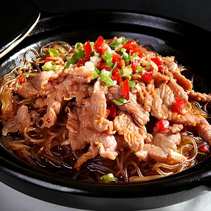 Satay Beef with Enoki Mushroom & Vermicelli in Hot Pot 金菇沙爹牛肉粉丝煲