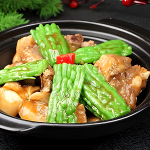 Spare Ribs with Bitter Melon in Black Bean Sauce 凉瓜排骨