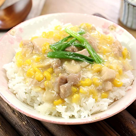 Diced Chicken with Corn Sauce on Rice 粟米鸡粒饭