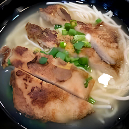 Deep Fried Pork Chop Noodle Soup in Chili Sauce 召盐猪扒汤面