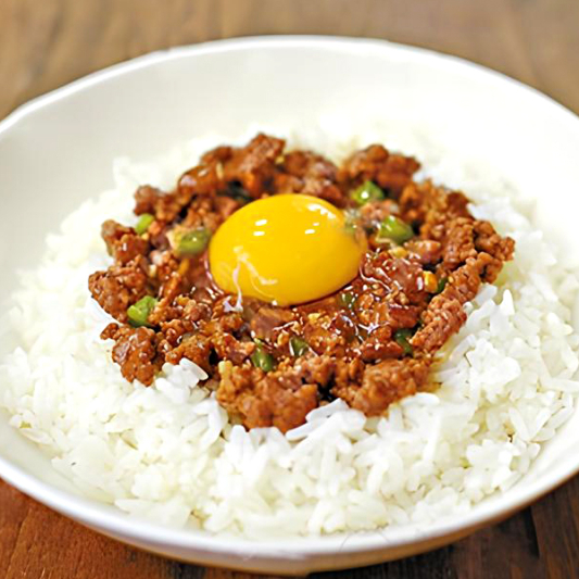 Minced Beef with Raw Egg on Rice 窝蛋免治牛肉饭