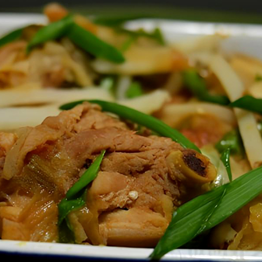 Chicken with Cabbage & Bamboo Shoots 椰菜笋片炒鸡肉