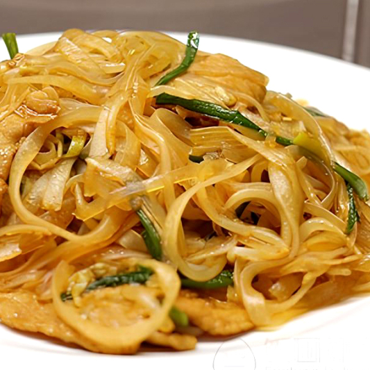 Rice Noodle with Garoupa & Vegetable 时菜班球炒河