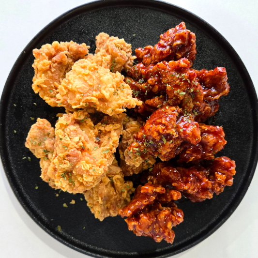 Boneless Original & Yangnyeom Chicken (580 g)