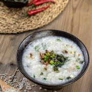 33. Preserved Egg & Sliced Pork Congee 皮蛋肉片粥