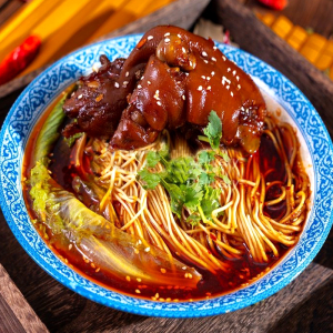 117. Spicy & Beef Brisket Noodles in Soup 酸 辣 牛 腩 粉