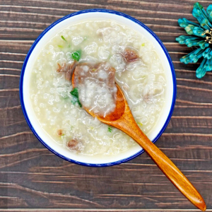 48. Sliced Beef Congee 牛肉粥 