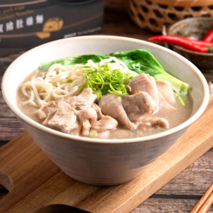 113. Preserved Vegetables & Tripe Noodles in Soup  酸菜大肠粉 