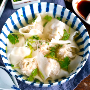 110. Shrimp, Pork Wonton Noodles in Soup 净鲜虾云吞 