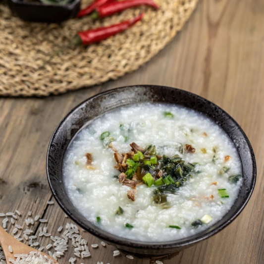 33. Preserved Egg & Sliced Pork Congee 皮蛋肉片粥