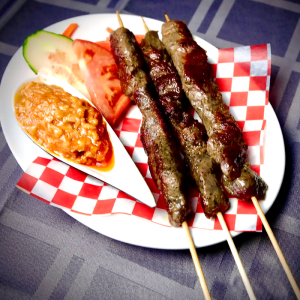 2000. Beef (3 Skewers) 牛肉 (三串)