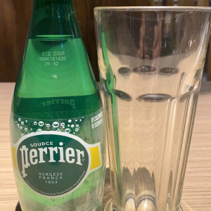 2210. Perrier Water 苏打水