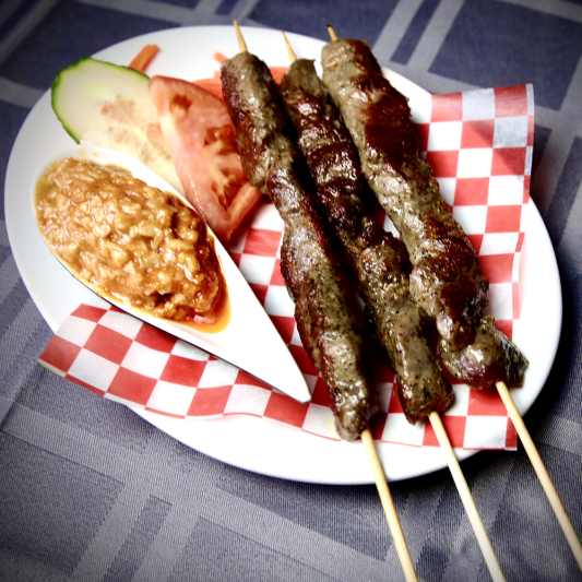 2000. Lamb (3 Skewers) 羊肉 (三串)