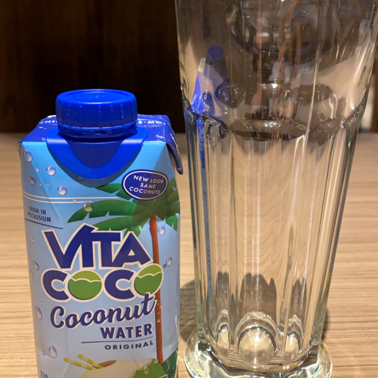 2208. Coconut Water 椰青水