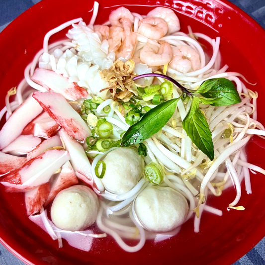 1304. Seafood Thick Noodle Soup 海鲜浓粉(鸡汤底)