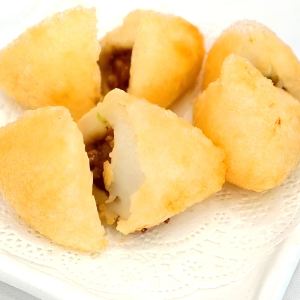 F05. Deep-Fried Pork Puff (Ham Sui Gok) (3 pcs)