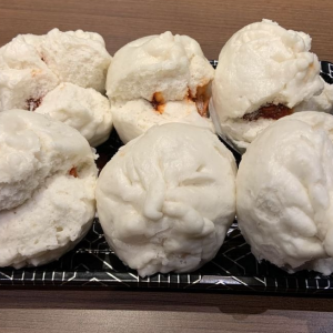 FZ11. BBQ Pork Buns (6 pcs)