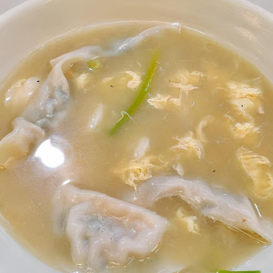 6. Dumpling and Rice Cake Soup / 떡만두국