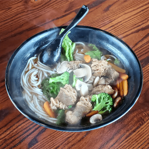 M5. Beef Brisket Soup / 牛腩汤 米粉/面