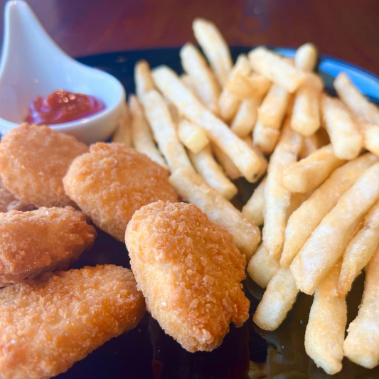 S5. Chicken Nuggets with Fries (6 pcs) / 炸鸡块配薯条