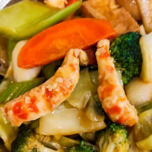 E118. Colourful Shrimp with Mixed Vegetables Chow Mein